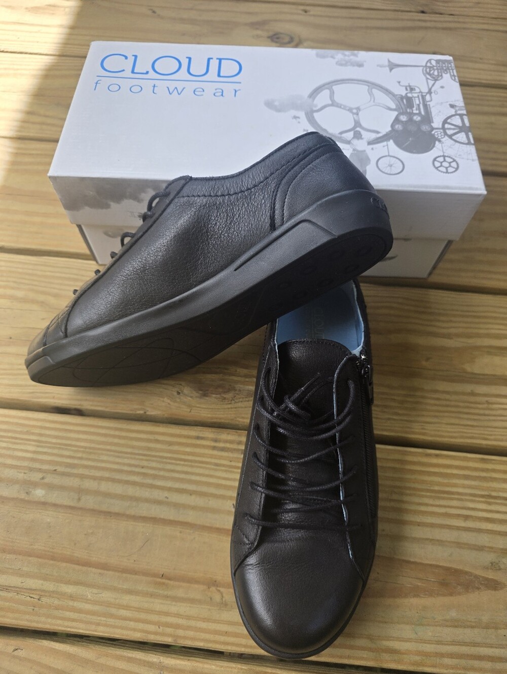 CLOUD Aika Leather Sneakers - EU Size 40